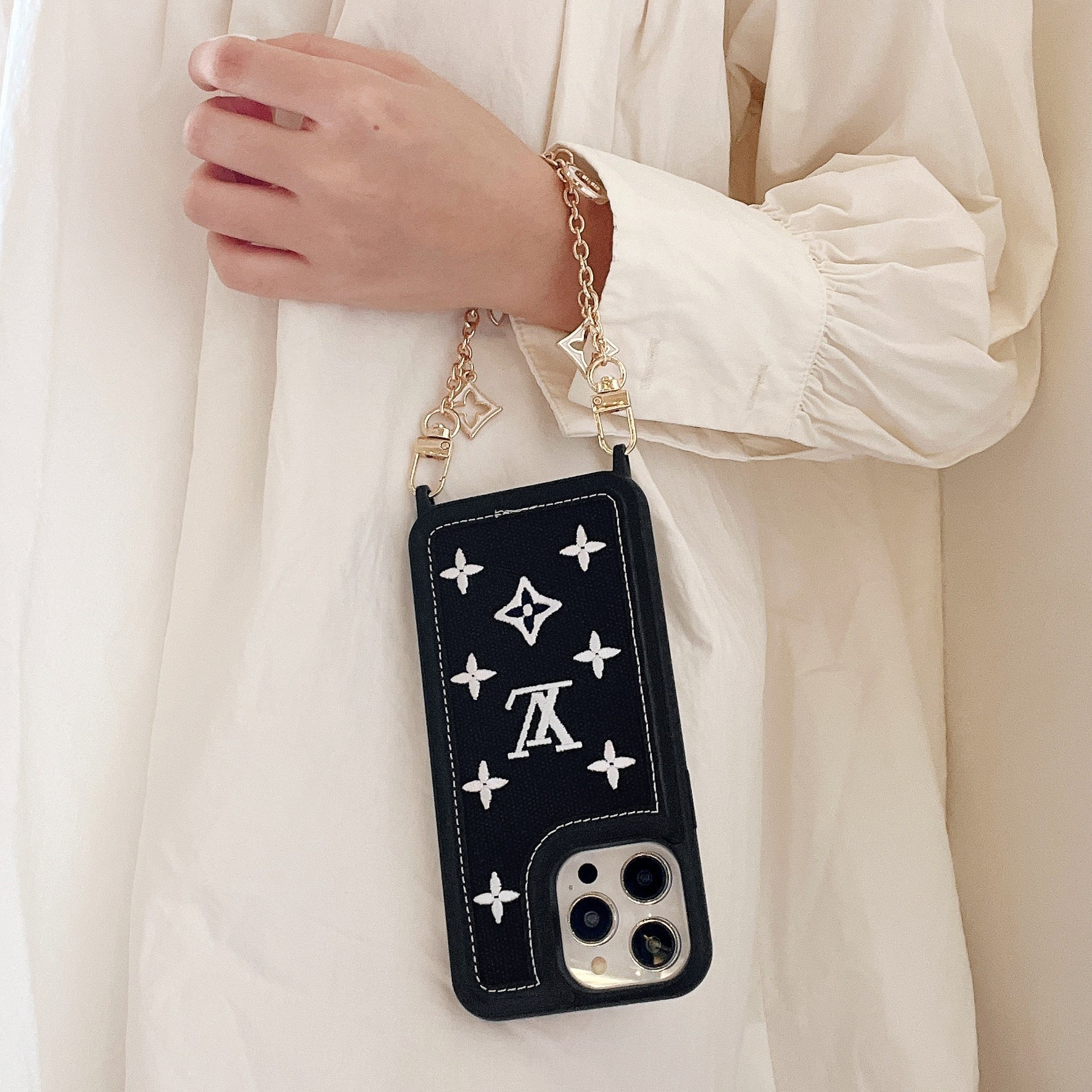 Embroidered leather iPhone case with chain - Glamour Gaurd